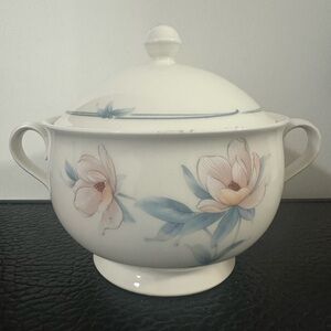 Vintage NORITAKE Rare VERSATONE FLOATING
With Pink Flowers Blue Tureen